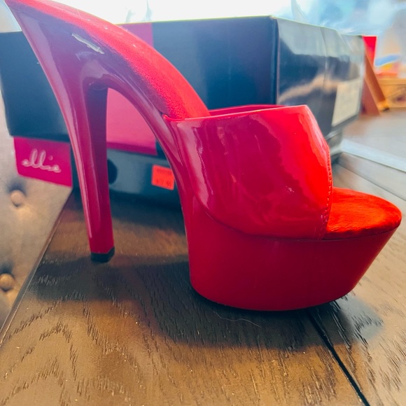 Ellie Red Platform High Heels, size 7 - Picture 3 of 14